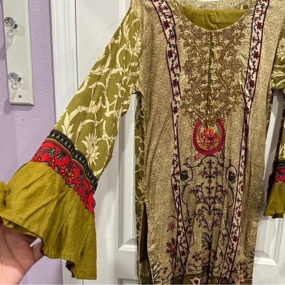 Lime green three piece salwar kameez - Picture 3 of 7